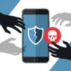 画面にひびの入った盾が表示されたスマートフォンのイラスト。外部からドクロマークの付いた危険なアプリをインストールしようと影の手が伸びている様子。スマホ新法によって増大するアプリの危険性と、情報セキュリティ対策の重要性を象徴しています。